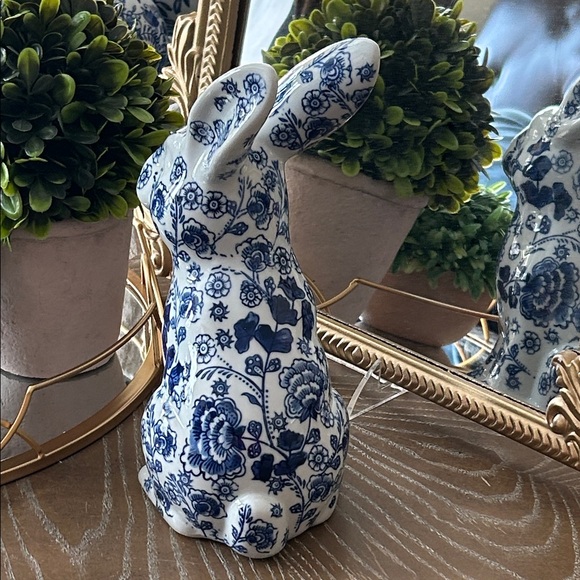 NEW! Vintage Inspired Chinoiserie Blue & White Floral Toile Ceramic Bunny Rabbit - Picture 6 of 9